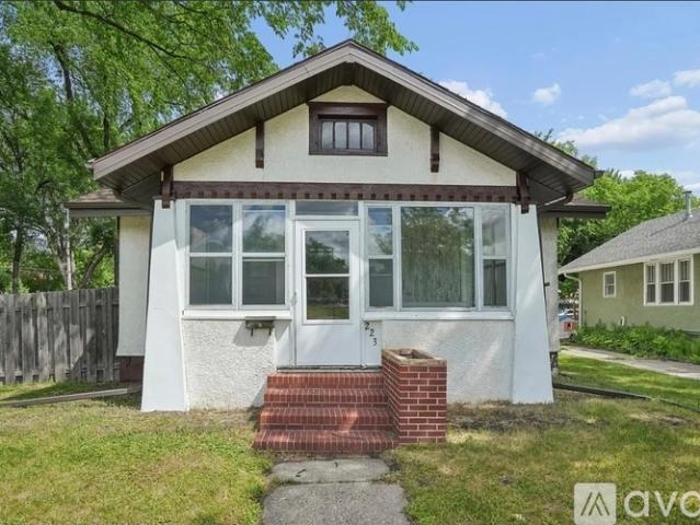 4 BR, 1 BA Apartment 223 11 Th Ave N, Fargo, ND 58102