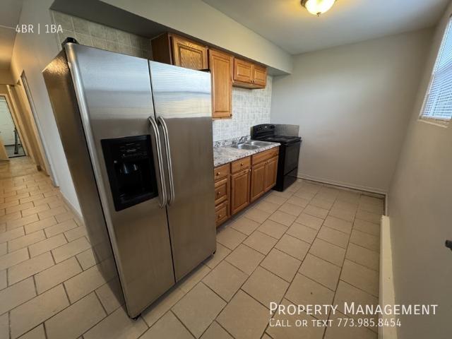 4 BR, 1 BA Apartment 2206 Hebron Ave, Zion, IL 60099