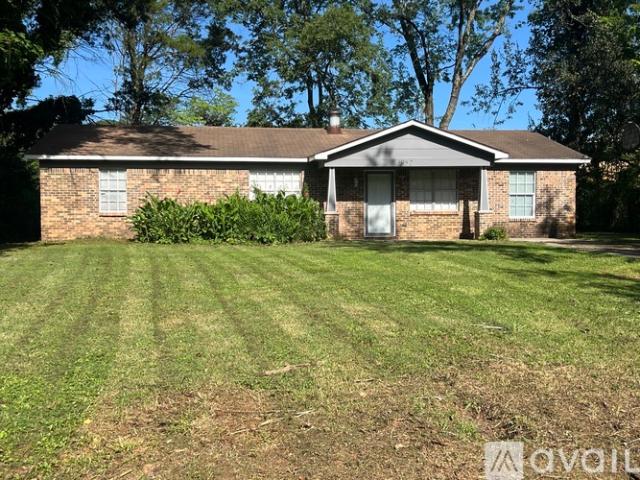4 BR, 1 BA Apartment 3952 Tanglebush Lane NW, Huntsville, AL 35810
