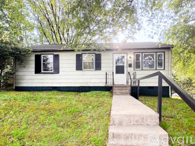4 BR, 1 BA Apartment 305 S 9th Ave, Hopewell, VA 23860