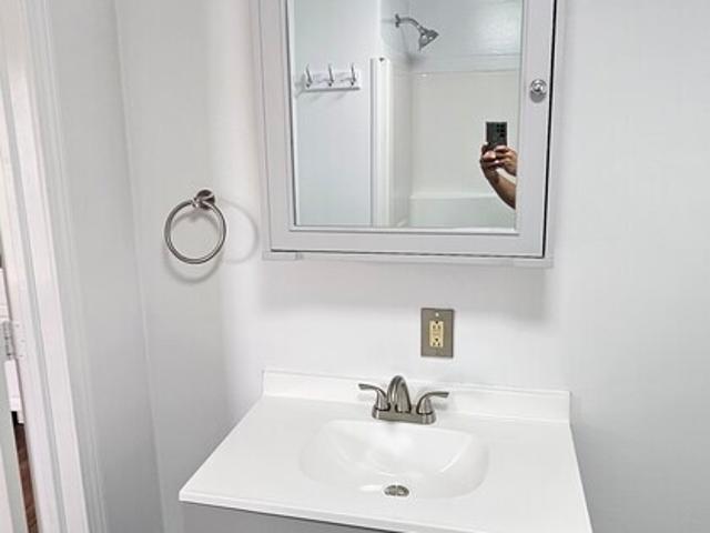 4 BR, 1 BA Apartment 45 North Elm Street, Unit 2nd Floor, Manchester, CT 06042