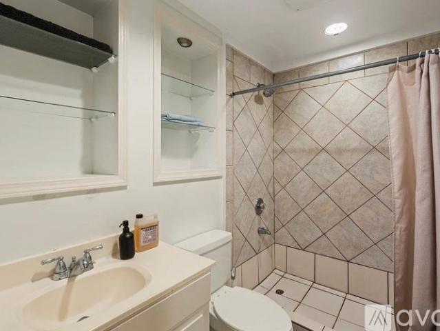 3 BR, 1 BA Apartment 47 Nano Street, Unit Large 4 bedroom 2 floors, Kahului, HI 96732