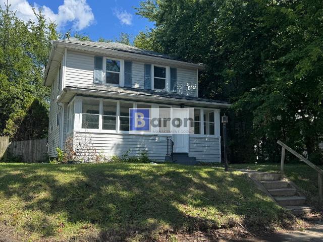 4 BR, 1 BA Apartment 401 Altgeld St, South Bend, IN 46614