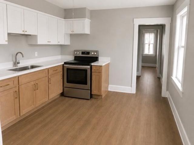4 BR, 1 BA Apartment 428 Amherst Street, Unit 2, Manchester, NH 03104