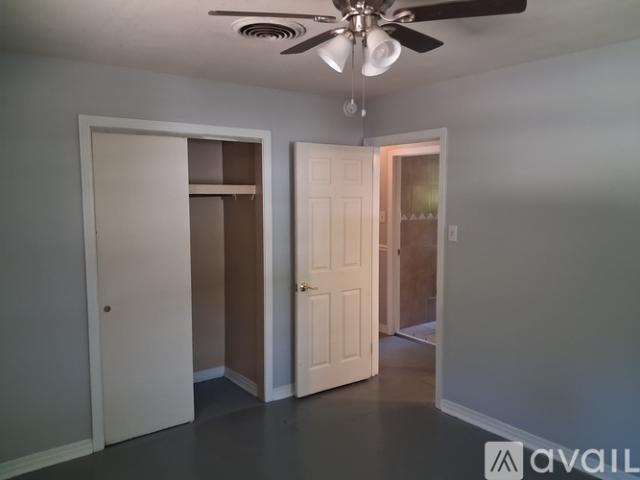 4 BR, 1 BA Apartment 5421 Colonial Oaks Drive N, Mobile, AL 36618