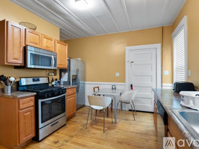4 BR, 1 BA Apartment 54 Chester Ave, Unit 1, Waltham, MA 02453