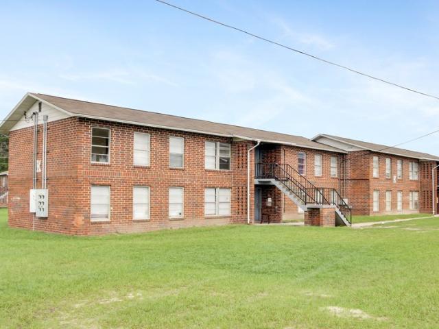 4 BR, 1 BA Apartment 500 S. Warner Ave Perry, FL 32348