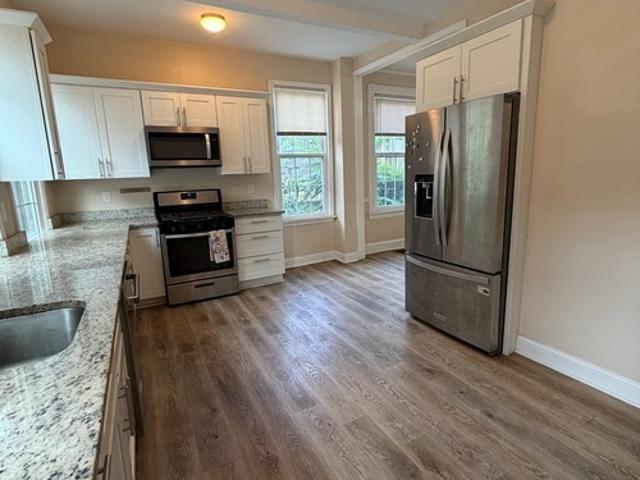4 BR, 1 BA Apartment 68 John St, Unit 1, Providence, RI 02906