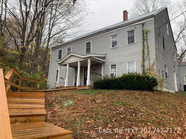 4 BR, 1 BA Apartment 69 B Mast Rd, Lee, NH 03820