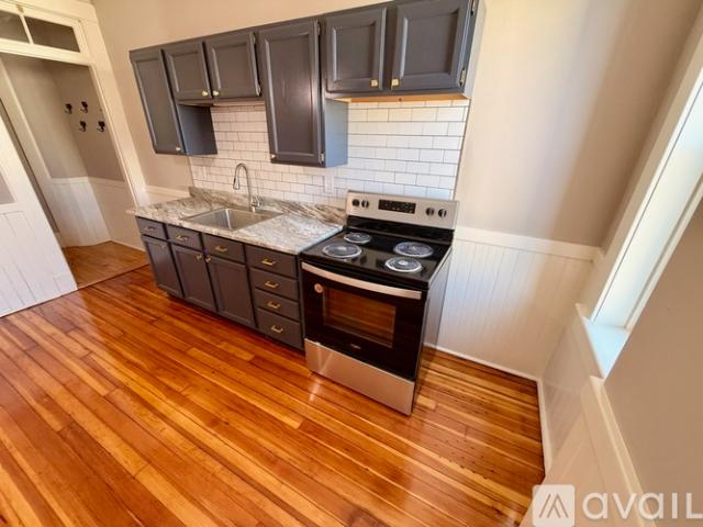 4 BR, 1 BA Apartment 69 South Pleasant Street, Unit 402, Amherst, MA 01002