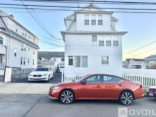 4 BR, 1 BA Apartment 71 Tremont Ave, Unit 3, Bridgeport, CT 06606