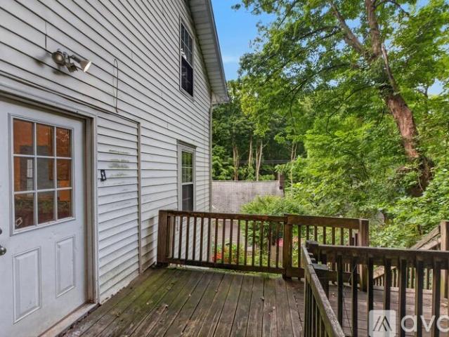 4 BR, 1 BA Apartment 85 Vernon Avenue, Unit 2, Vernon, CT 06066