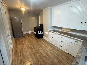 4 BR, 1 BA Apartment 88 Main Rd. Apt Milford, ME 04461