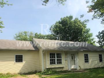 4 BR, 1 BA Apartment 903 Southmoor, Danville, IL 61832