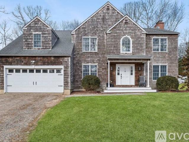 4 BR, 2.5 BA Apartment 3 Mulford Avenue, East Hampton, NY 11937