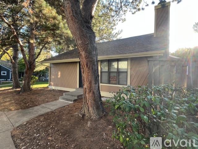4 BR, 2.5 BA Apartment 10157 East Peakview Avenue, Englewood, CO 80111