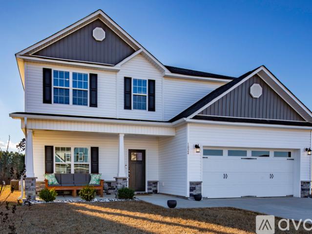 4 BR, 2.5 BA Apartment 1024 Loretta Lane, New Bern, NC 28562