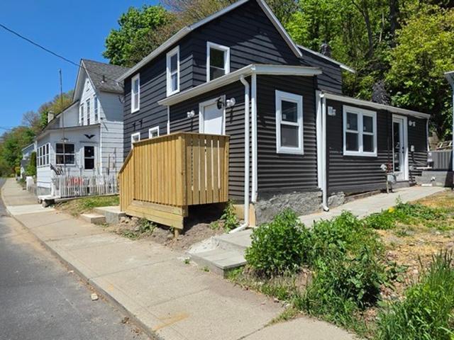 4 BR, 2.5 BA Apartment 11 Grand View Ave, Port Jervis, NY 12771