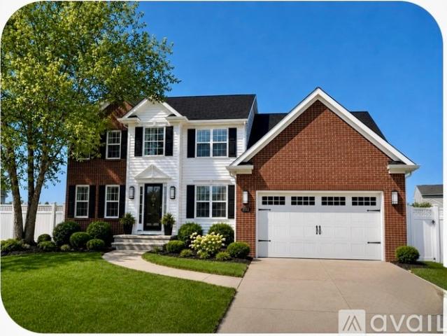 4 BR, 2.5 BA Apartment 11 Taylor Court, West Seneca, NY 14224