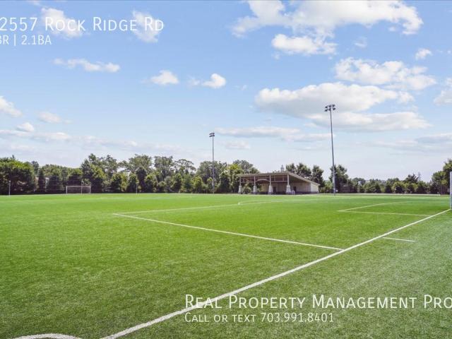 4 BR, 2.5 BA Apartment 12557 Rock Ridge Rd, Herndon, VA 20170