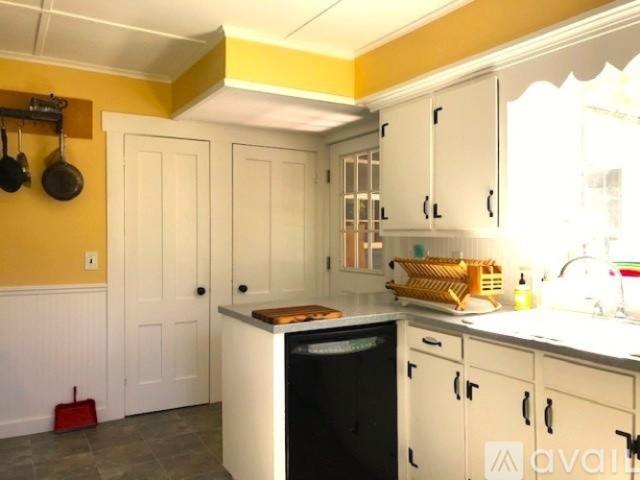 4 BR, 2.5 BA Apartment 12 West Pelham Road, Shutesbury, MA 01072