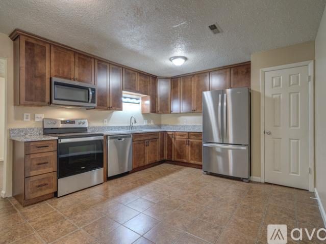 4 BR, 2.5 BA Apartment 135 Clover Valley Cir, Unit 135, Blacksburg, VA 24060