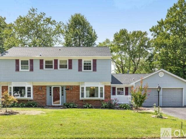 4 BR, 2.5 BA Apartment 13118 Madonna Lane, Fairfax, VA 22033