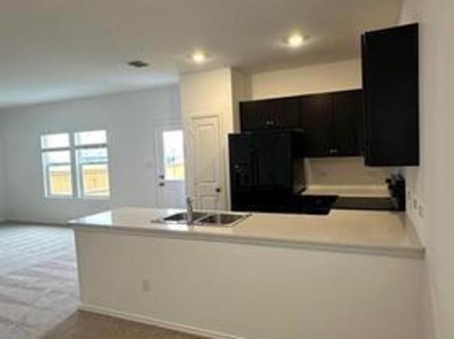 4 BR, 2.5 BA Apartment 144 Dollars Dr, Jarrell, TX 76537