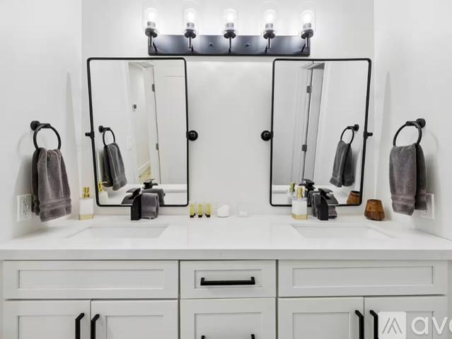 4 BR, 2.5 BA Apartment 14241 N 54th St, Scottsdale, AZ 85254