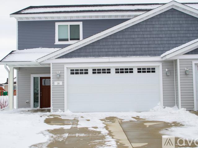 4 BR, 2.5 BA Apartment 14 Pleasant View Ct, Unit 14, North Mankato, MN 56003