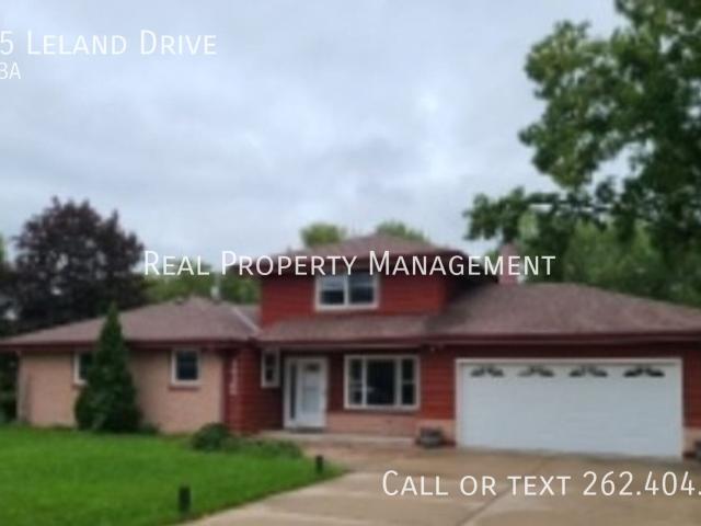 4 BR, 2.5 BA Apartment 15165 Leland Drive, Brookfield, WI 53005