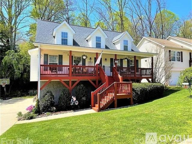4 BR, 2.5 BA Apartment 17 Grove Garden Avenue, Candler, NC 28715