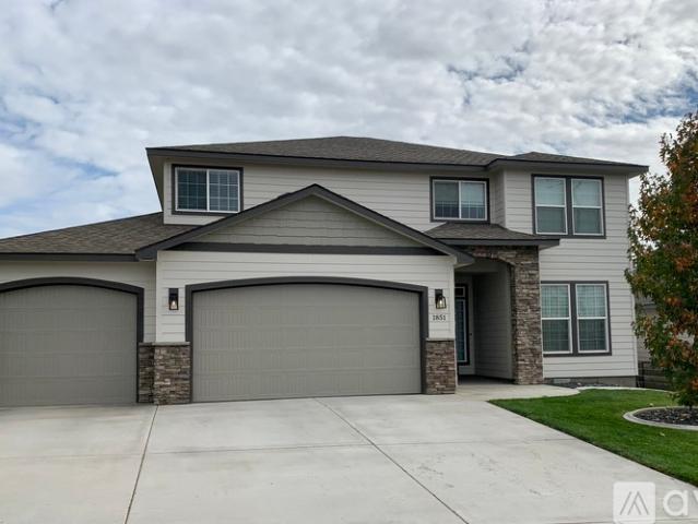 4 BR, 2.5 BA Apartment 1851 S Fescue St, Kennewick, WA 99338