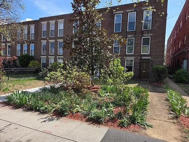 4 BR, 2.5 BA Apartment 1827 E Capitol St SE, Washington, DC 20003