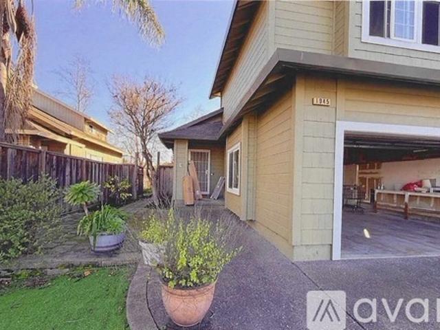 4 BR, 2.5 BA Apartment 1945 Seville Street, Santa Rosa, CA 95403