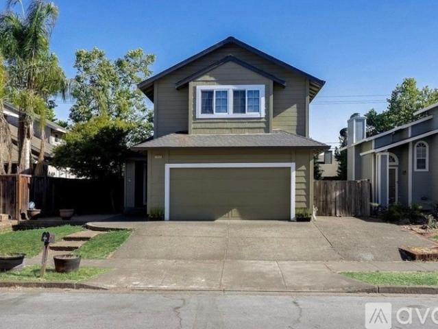 4 BR, 2.5 BA Apartment 1945 Seville Street, Santa Rosa, CA 95403