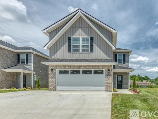 4 BR, 2.5 BA Apartment 209 University Pkwy, Unit 105, Johnson City, TN 37604