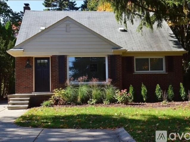 4 BR, 2.5 BA Apartment 2111 S Rochester Rd, Royal Oak, MI 48073