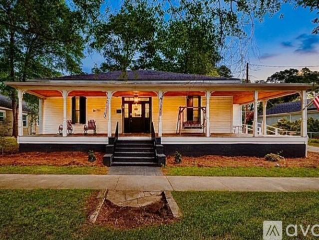 4 BR, 2.5 BA Apartment 226 Huger St, Cheraw, SC 29520