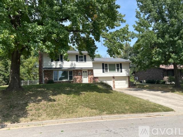 4 BR, 2.5 BA Apartment 2201 Fairmont, Columbia, MO 65203