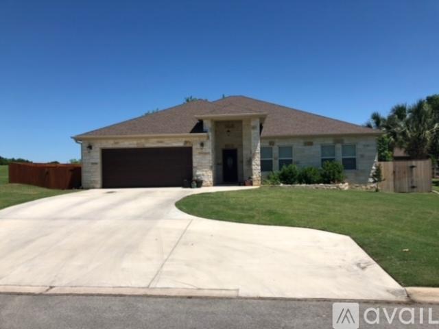 4 BR, 2.5 BA Apartment 237 Meadowlakes Dr, Meadowlakes, TX 78654