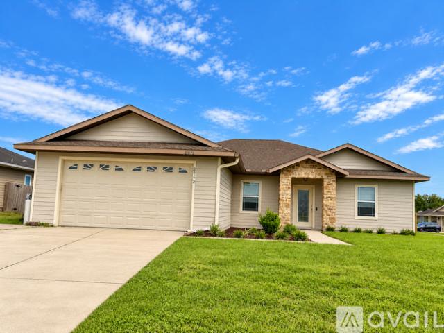 4 BR, 2.5 BA Apartment 23172 Northwest 8th Place, Newberry, FL 32669