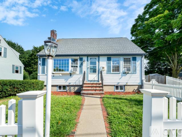 4 BR, 2.5 BA Apartment 24 Bolton Street, Reading, MA 01867