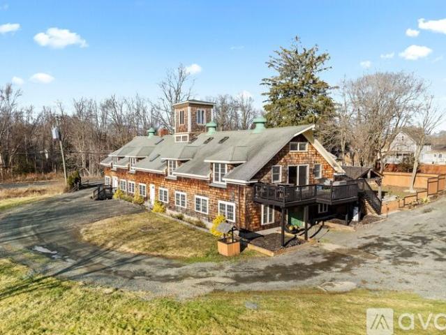 4 BR, 2.5 BA Apartment 26 Old Wallingford Road, Durham, CT 06422