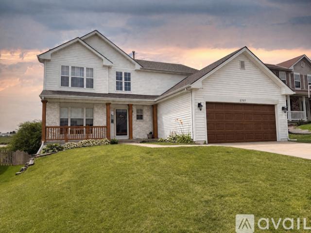 4 BR, 2.5 BA Apartment 2707 Arrowhead Lane, Bellevue, NE 68123