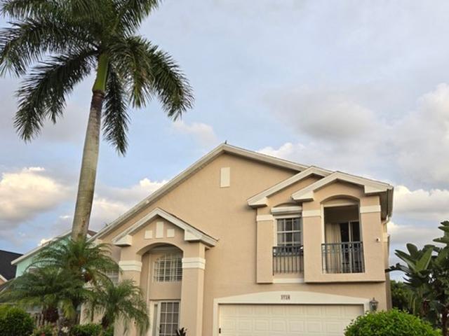 4 BR, 2.5 BA Apartment 3720 Weymouth Cir, Naples, FL 34112