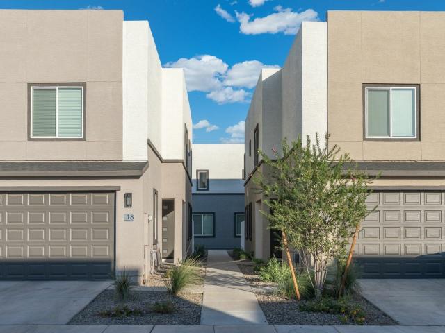 4 BR, 2.5 BA Apartment 3850 South 18th Street Unit 1 47, Phoenix, AZ 85040