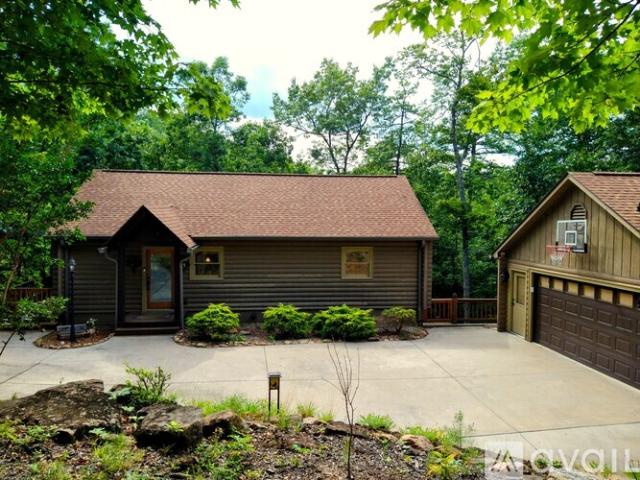 4 BR, 2.5 BA Apartment 386 Arbor Dr, Lakemont, GA 30552