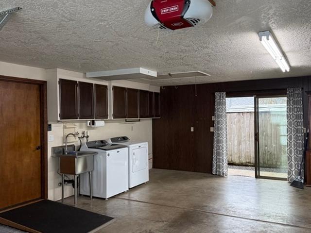 4 BR, 2.5 BA Apartment 3812 Ash Avenue Southeast, Salem, OR 97302