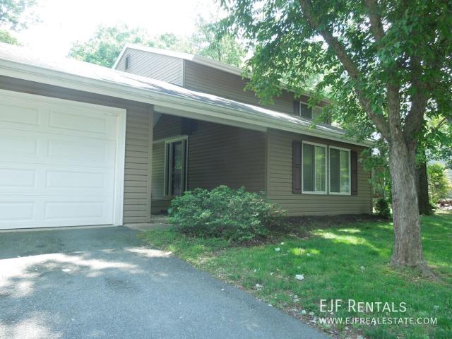 4 BR, 2.5 BA Apartment 7 Biscayne Place, Sterling, VA 20164